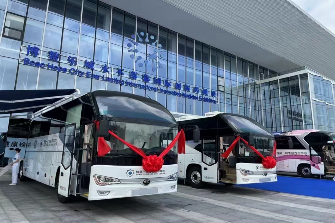 rb88随行版“两癌”筛查车来了，为女性撑起健康“保护伞”！