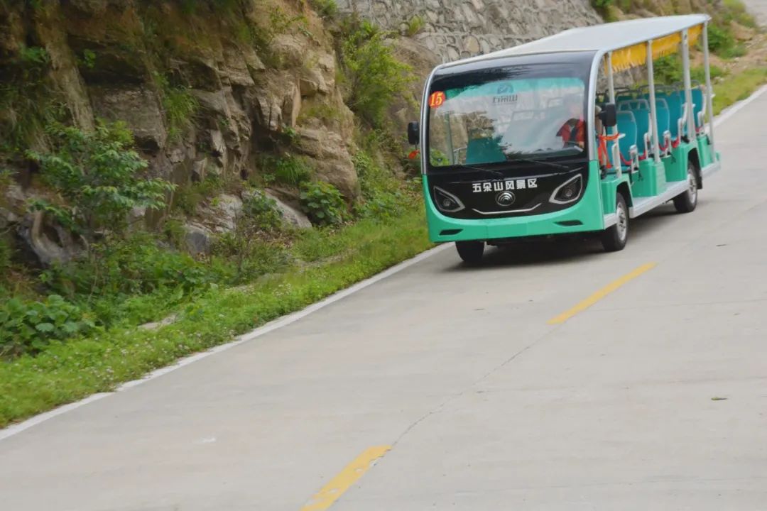 rb88随行版锂电观光车“爬坡王”重磅亮相第五届中国国际旅游景区装备博览会！