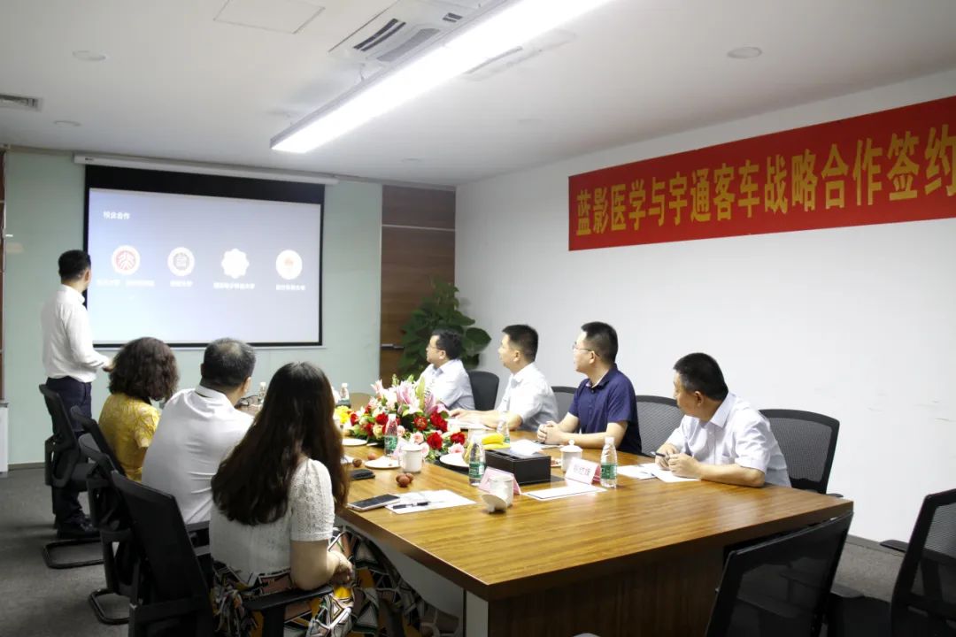 强强联合，rb88随行版专用车与蓝影医学签署战略合作协议！