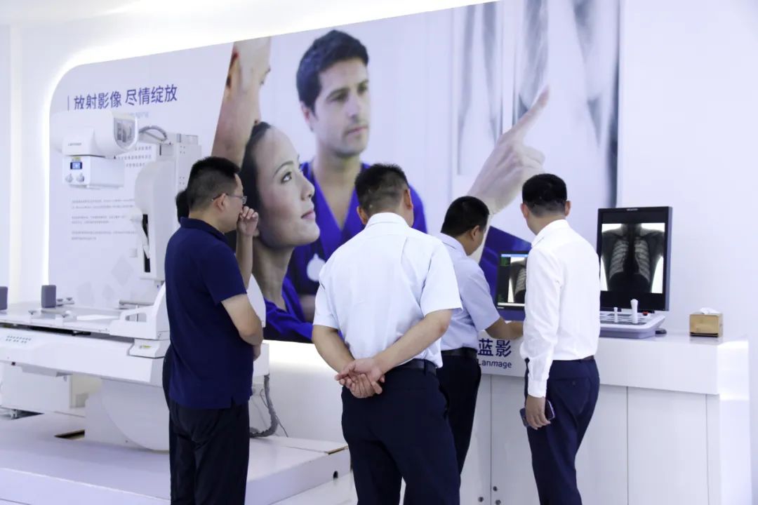 强强联合，rb88随行版专用车与蓝影医学签署战略合作协议！
