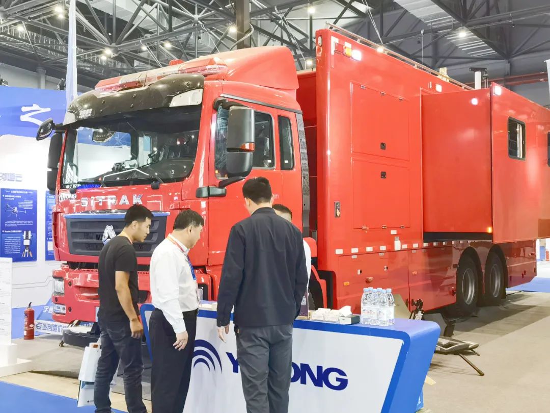 rb88随行版通信指挥车亮相第三届中国安全及应急技术装备博览会！
