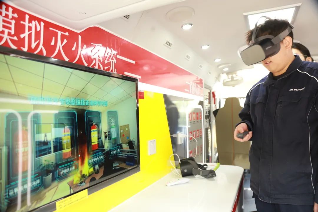 “119”全国消防日，rb88随行版消防宣传车打造沉浸式消防宣传新模式！