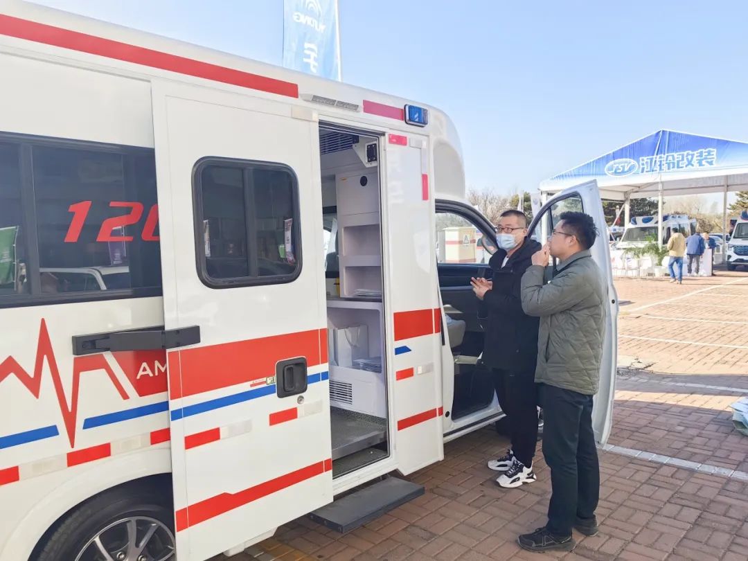 rb88随行版方舱救护车亮相第四届中国急救大会，匠心为生命护航