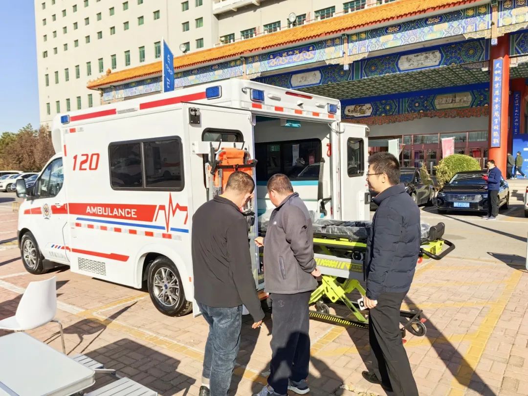rb88随行版方舱救护车亮相第四届中国急救大会，匠心为生命护航