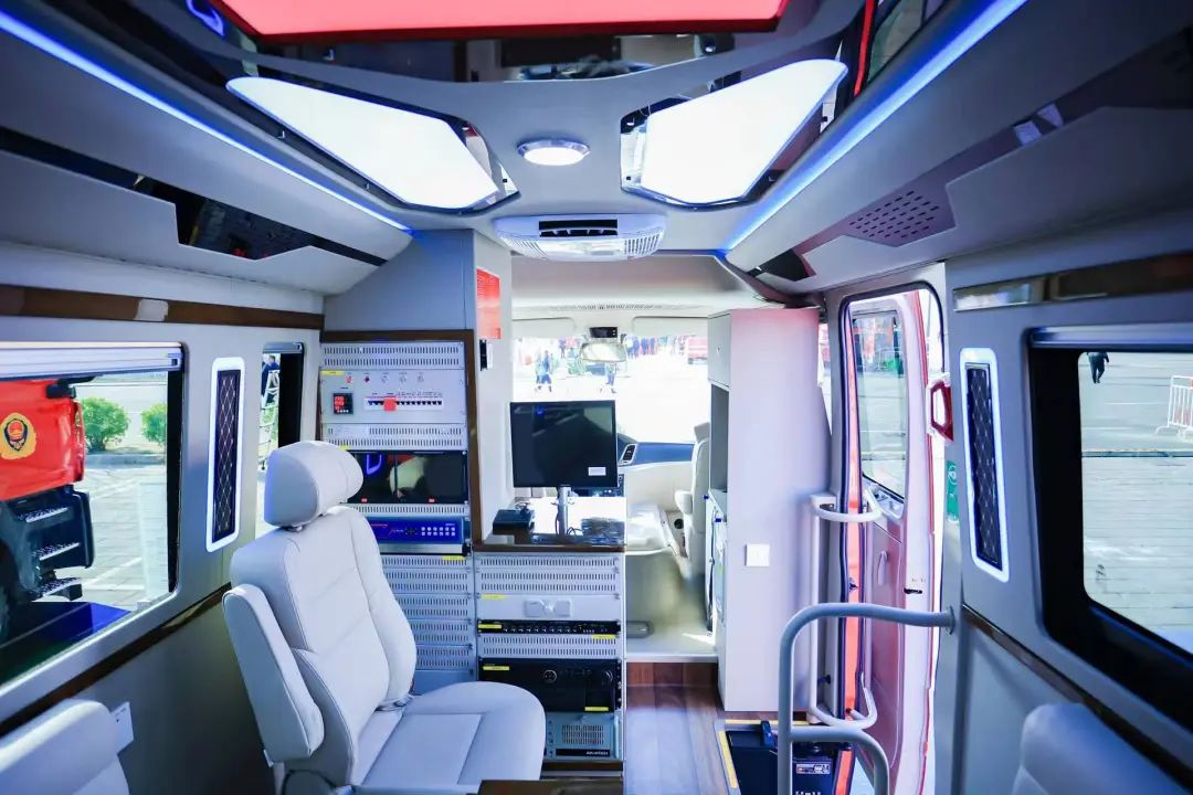 rb88随行版勘察消防车，持续推动火灾调查工作创新发展！