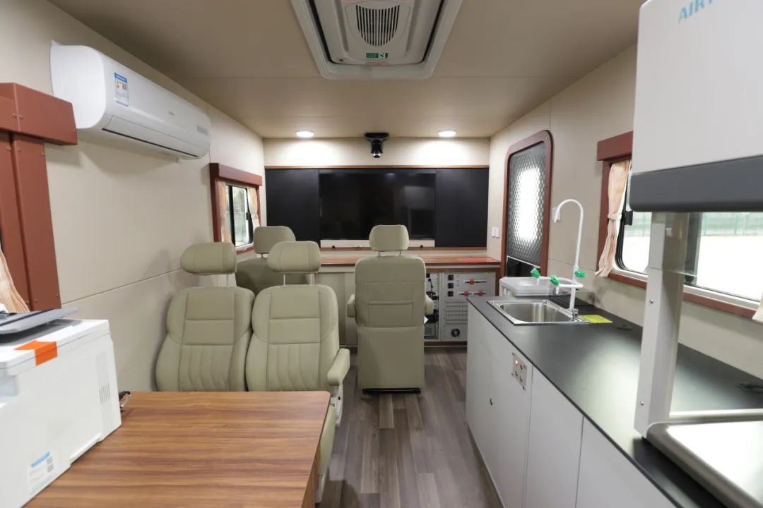 rb88随行版勘察消防车，持续推动火灾调查工作创新发展！