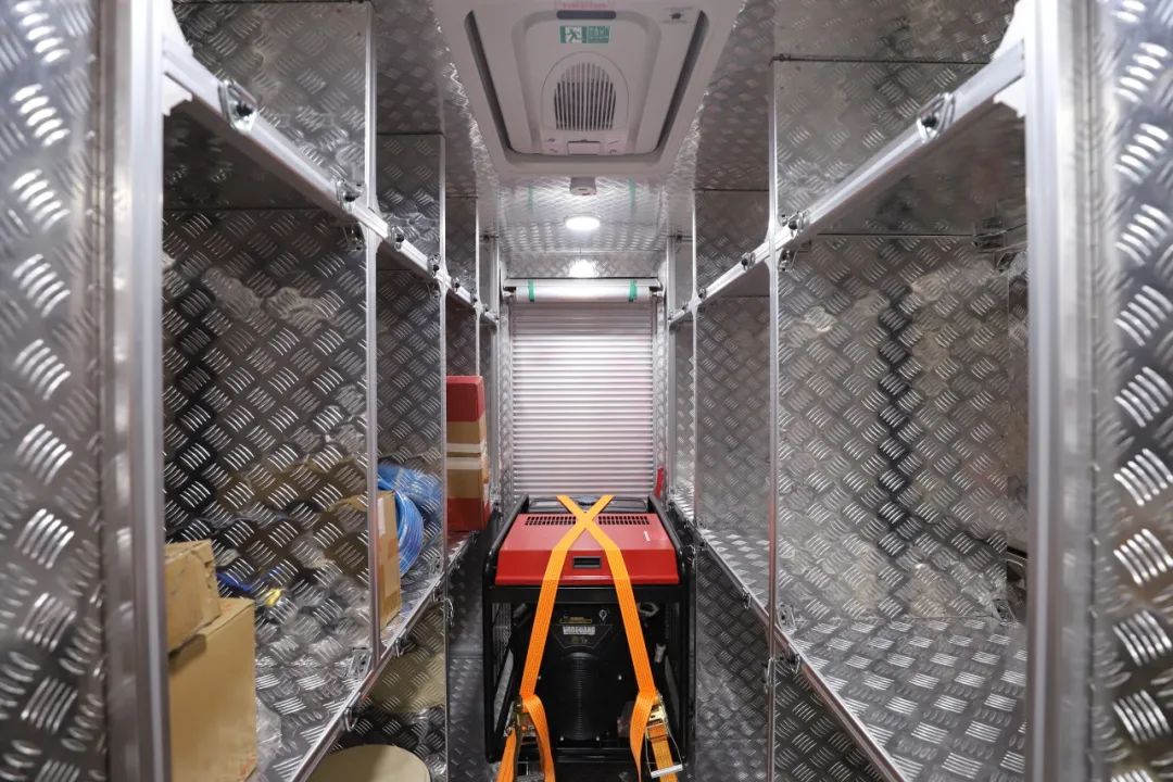 rb88随行版勘察消防车，持续推动火灾调查工作创新发展！