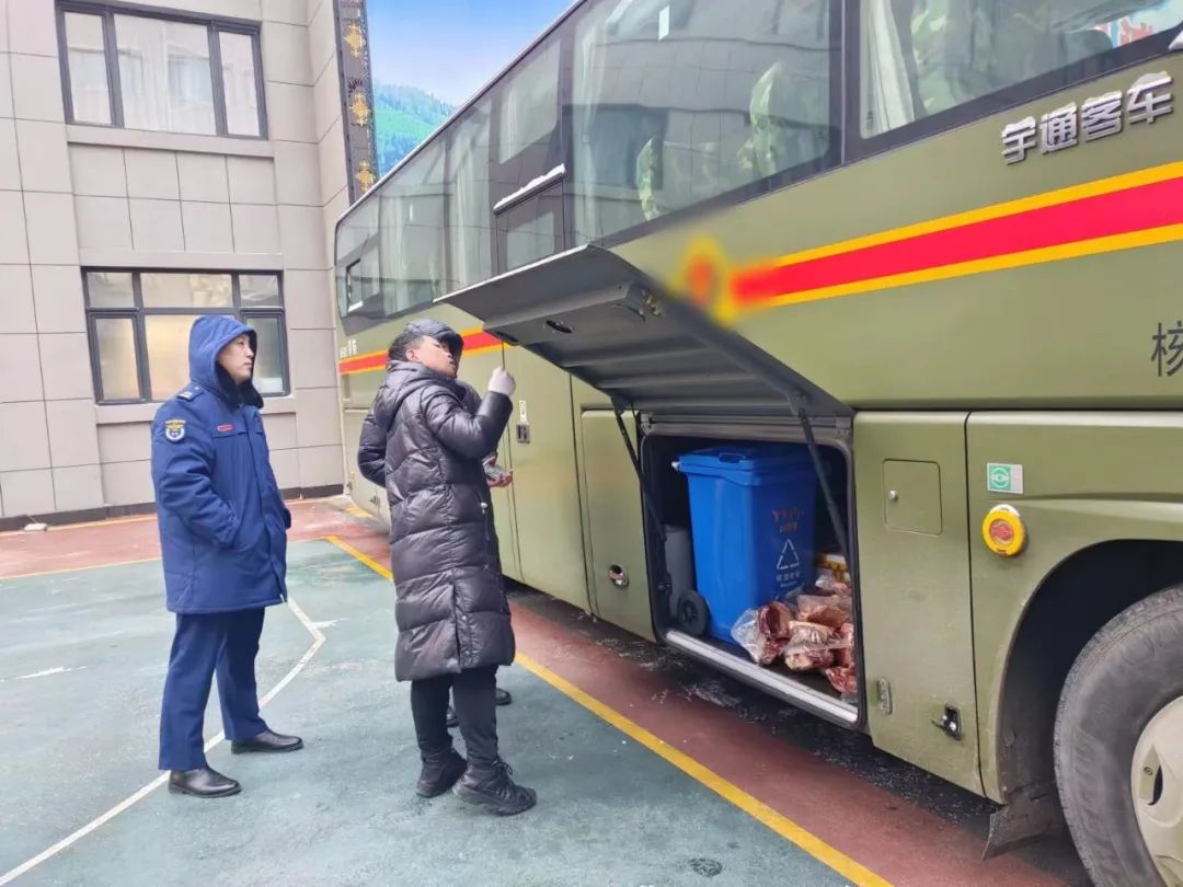 rb88随行版专用车森林消防车辆冬季服务巡检启动，为守护森林安全贡献力量！
