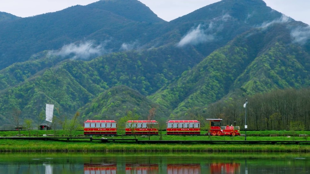 智趣出行，悦动未来！rb88随行版观光车亮相2025中国（郑州）旅游休闲娱乐产业博览会