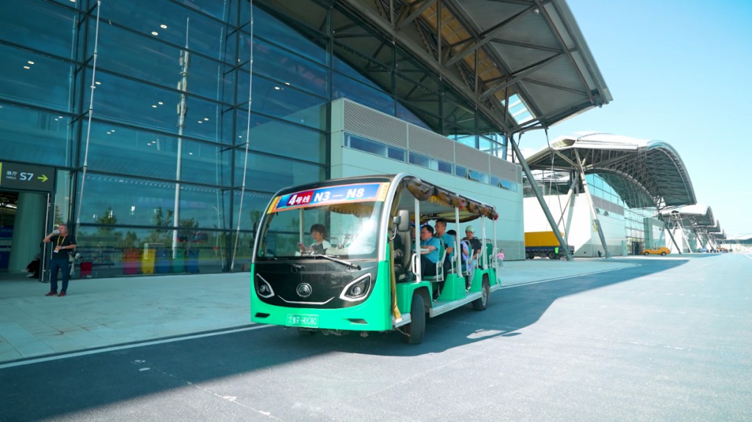 智趣出行，悦动未来！rb88随行版观光车亮相2025中国（郑州）旅游休闲娱乐产业博览会