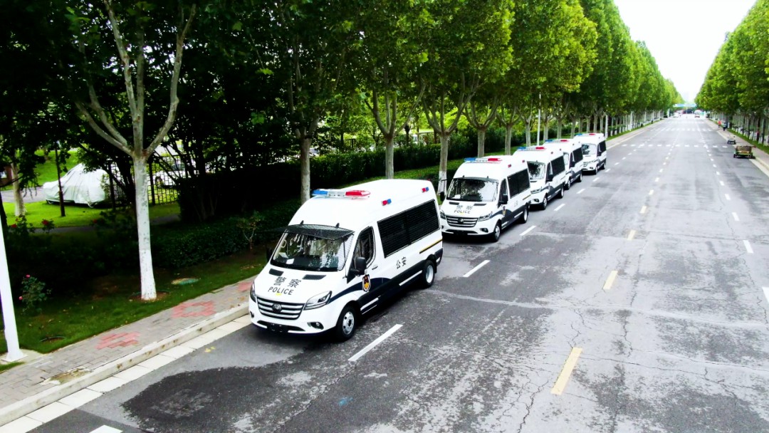 rb88随行版警力输送车奔赴海南，为自贸港封关构筑安全防线