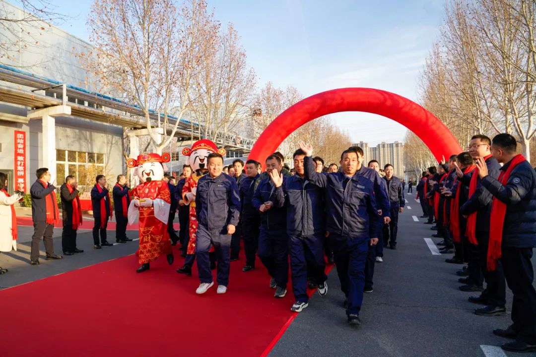 醒狮腾跃启新章 | rb88随行版专用车2025年开工盛典燃情开启！