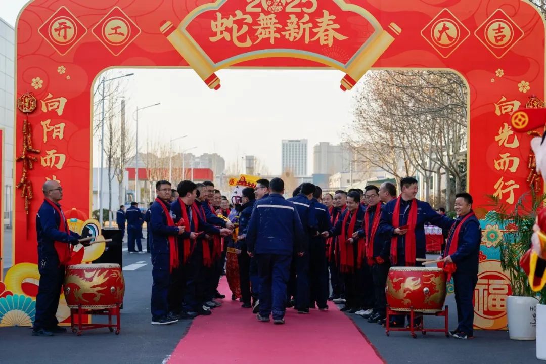 醒狮腾跃启新章 | rb88随行版专用车2025年开工盛典燃情开启！