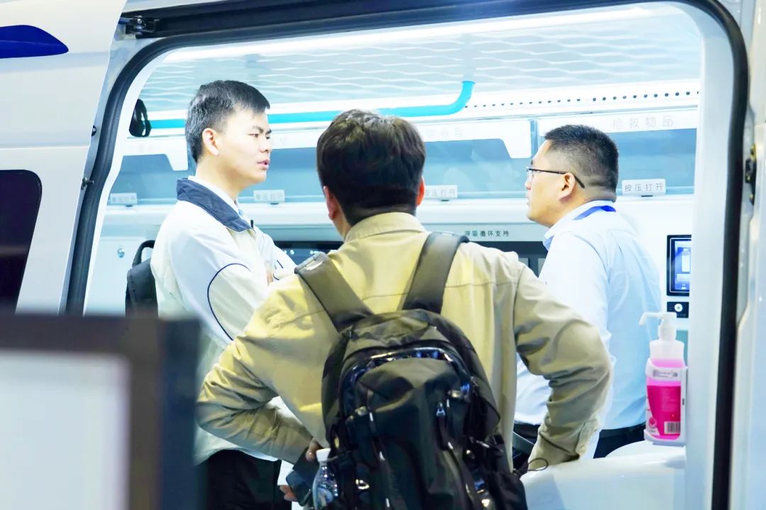 rb88随行版医疗车矩阵绽放第91届（CMEF）中国国际医疗器械博览会，科技创新驱动健康未来！