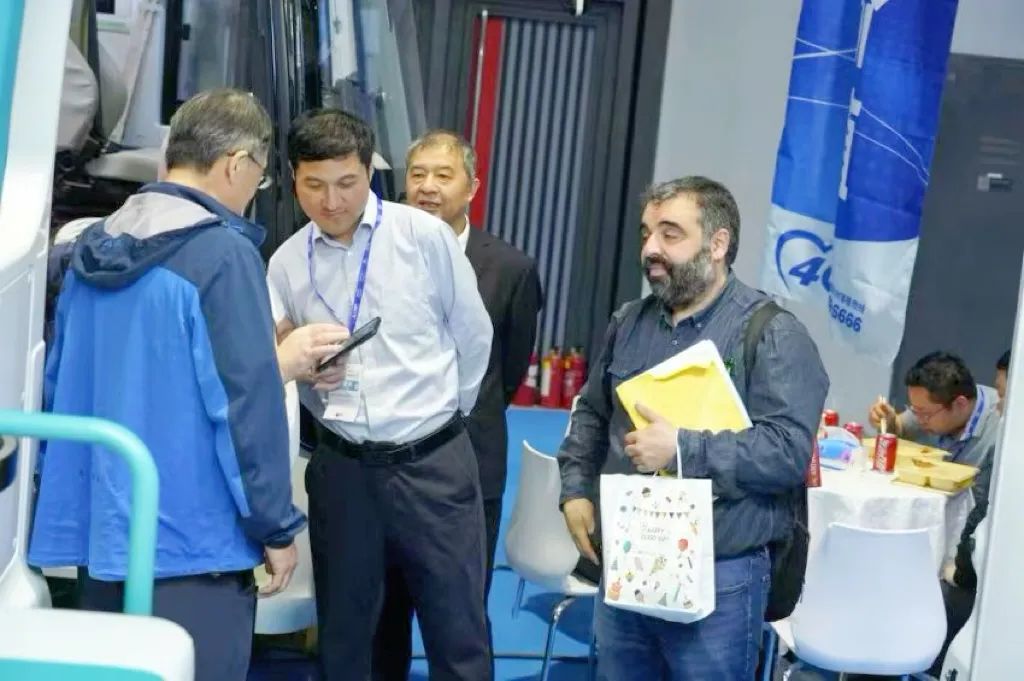 rb88随行版医疗车矩阵绽放第91届（CMEF）中国国际医疗器械博览会，科技创新驱动健康未来！