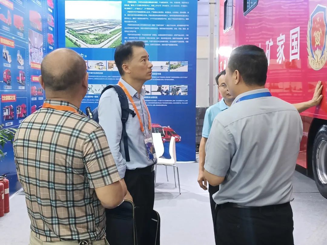 科技赋能应急指挥中枢，rb88随行版大型通信指挥车参展第四届长沙国际工程机械展览会