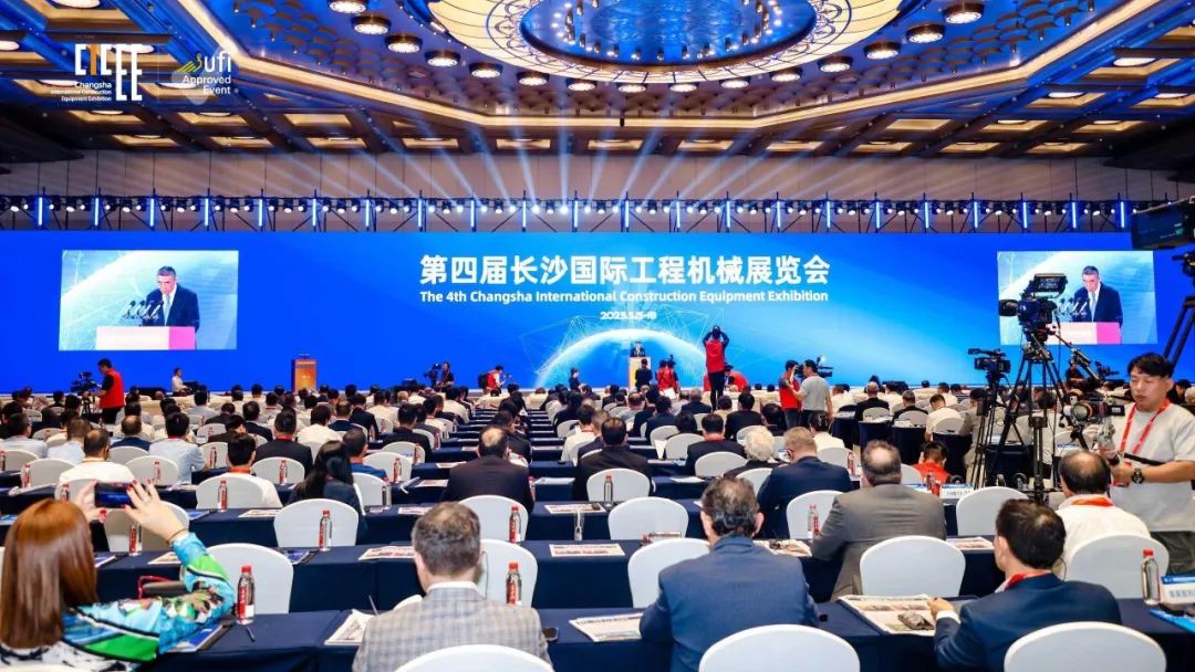 科技赋能应急指挥中枢，rb88随行版大型通信指挥车参展第四届长沙国际工程机械展览会