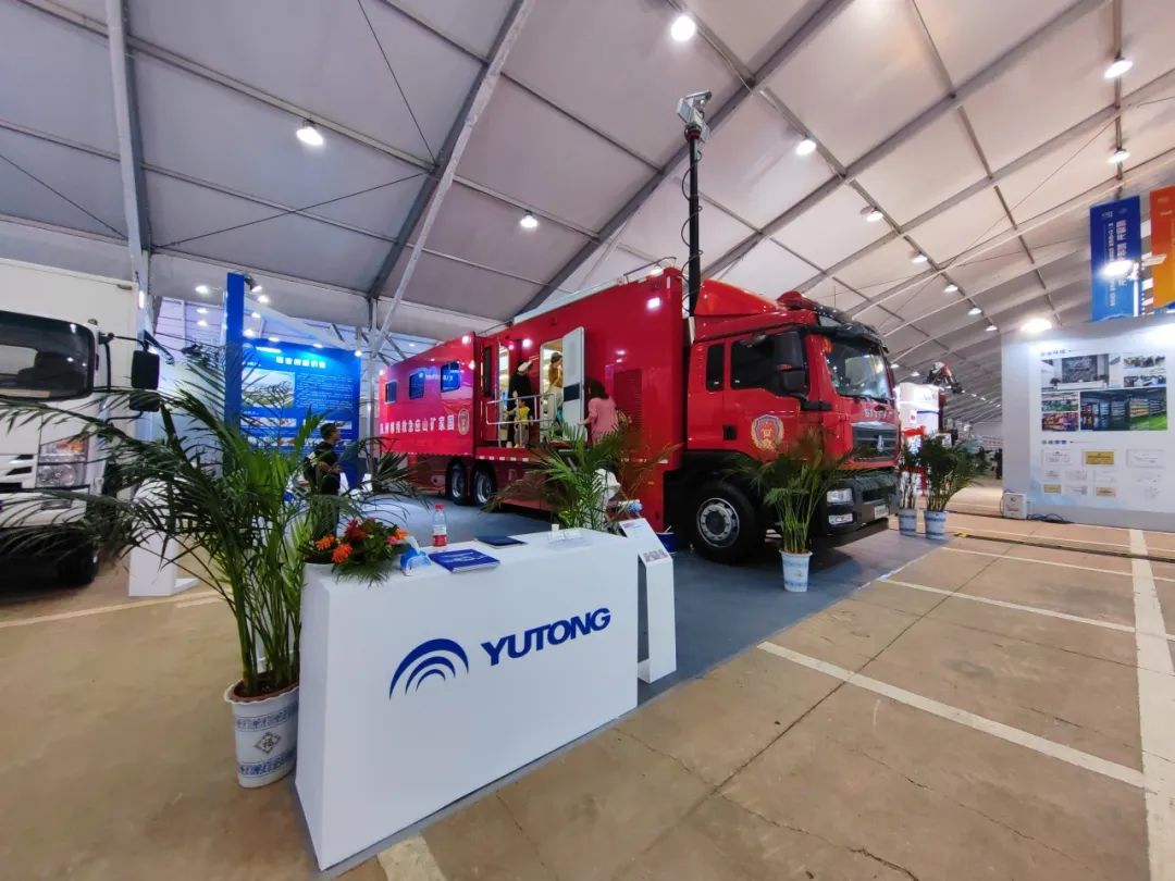 科技赋能应急指挥中枢，rb88随行版大型通信指挥车参展第四届长沙国际工程机械展览会