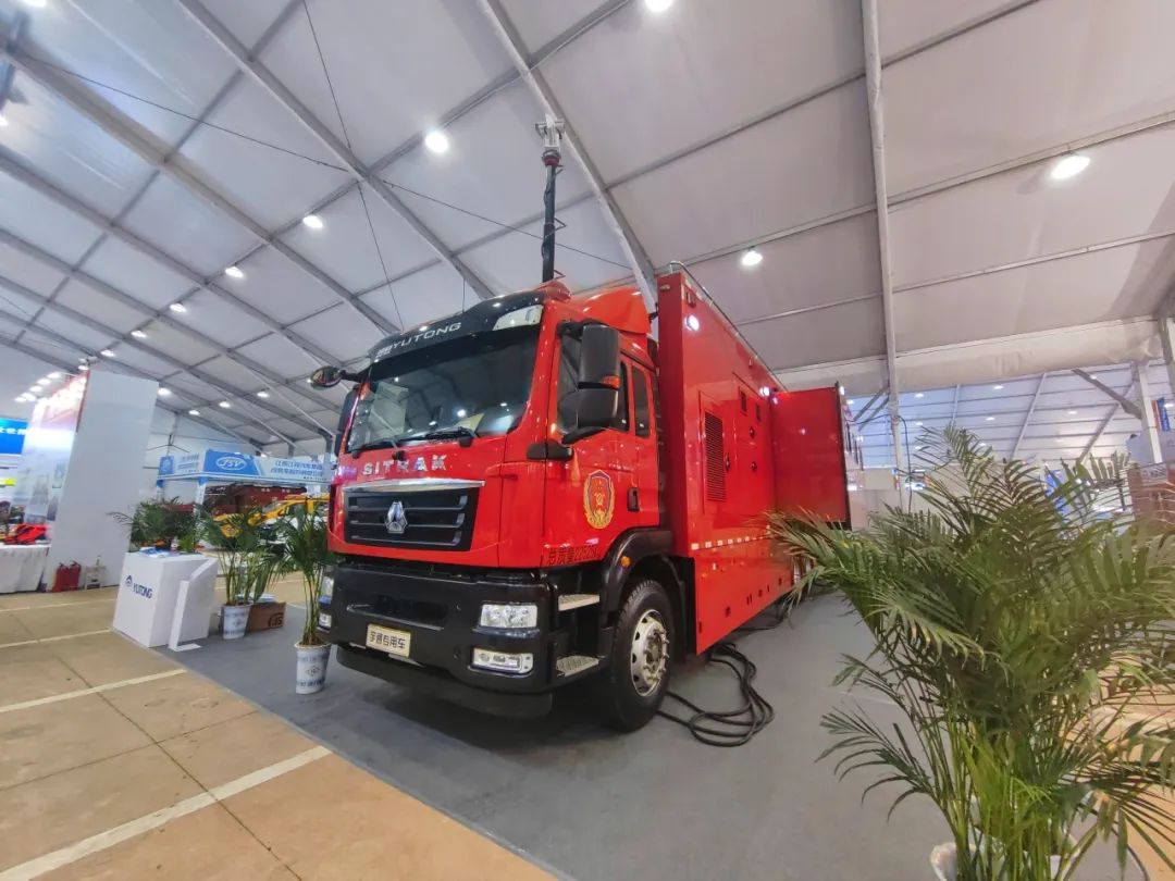 科技赋能应急指挥中枢，rb88随行版大型通信指挥车参展第四届长沙国际工程机械展览会