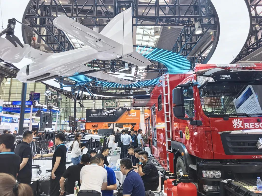 低空腾飞 安全护航｜rb88随行版无人机系列装备亮相2025国际低空经济与无人系统博览会